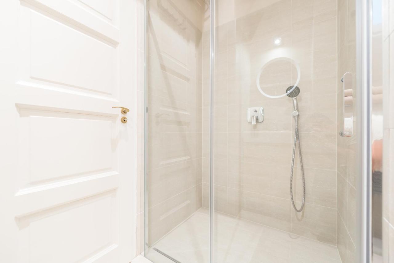Downtown Heart 3 Bdr, 2 Bath, A/C Appartement Boedapest Buitenkant foto