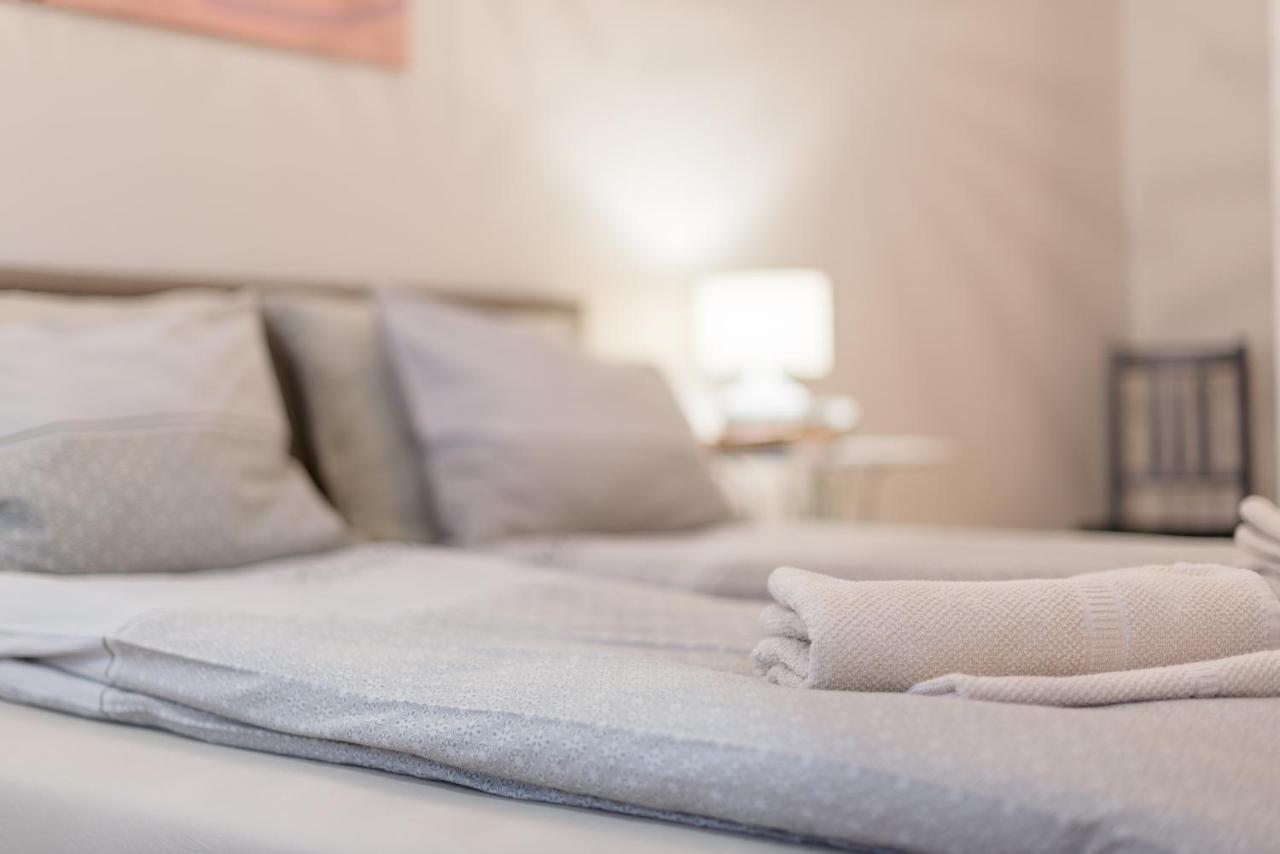 Downtown Heart 3 Bdr, 2 Bath, A/C Appartement Boedapest Buitenkant foto