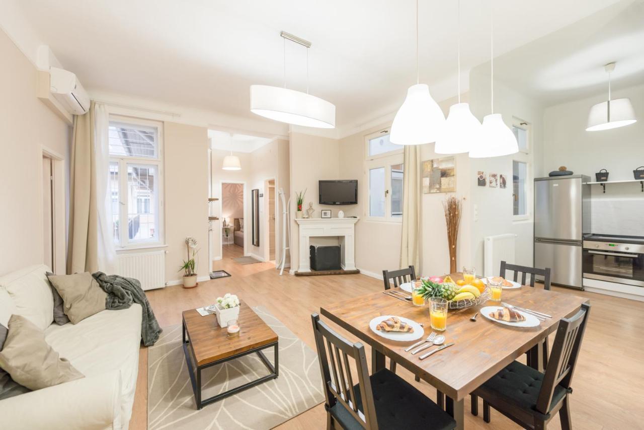 Downtown Heart 3 Bdr, 2 Bath, A/C Appartement Boedapest Buitenkant foto